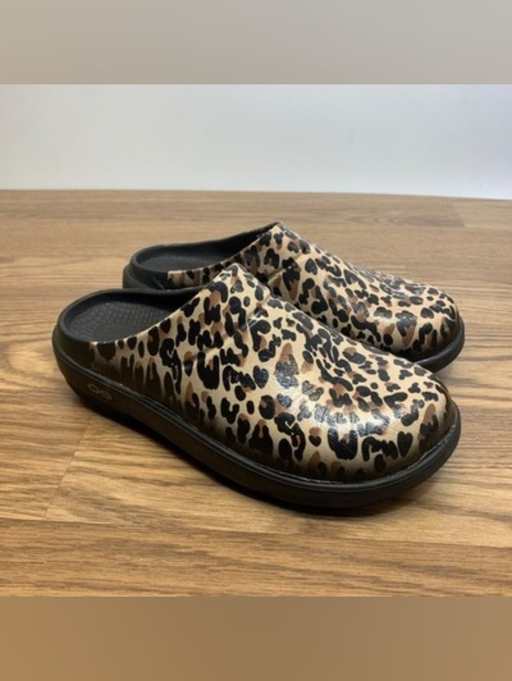 Oofos OOcloog Leopard Slip On Brown Mules Clogs Recovery Comfort W10 M8